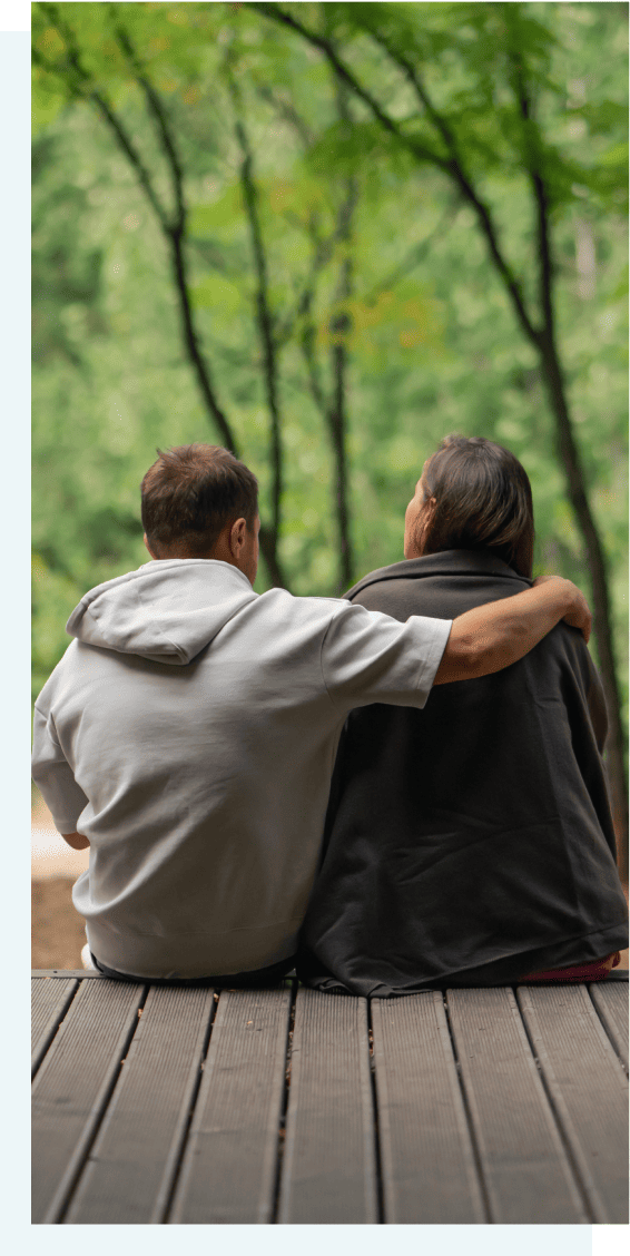 リラックスする外国人カップル